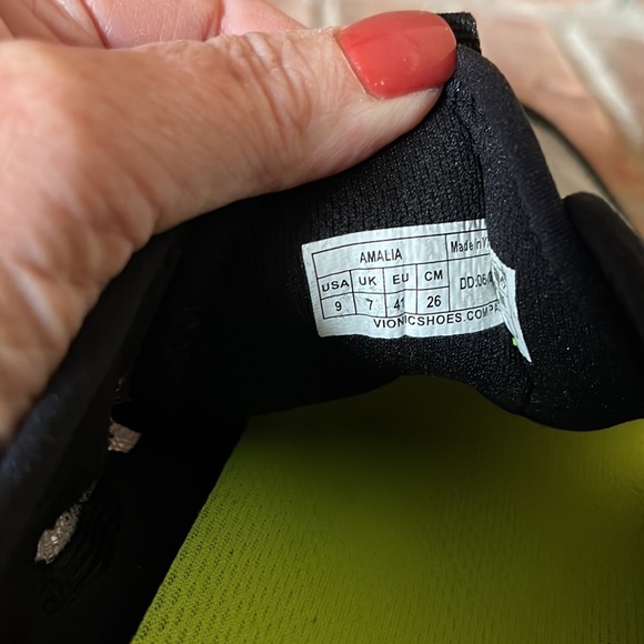 NEW Vionic Amalia Leopard Sneakers - Picture 8 of 8